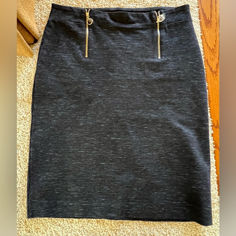 Ann Taylor pencil skirt. Size 10 navy